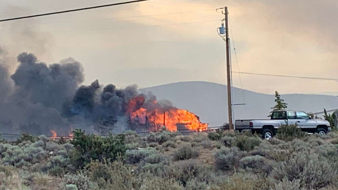 You are currently viewing Evacuations lifted from brush fire outside Reno