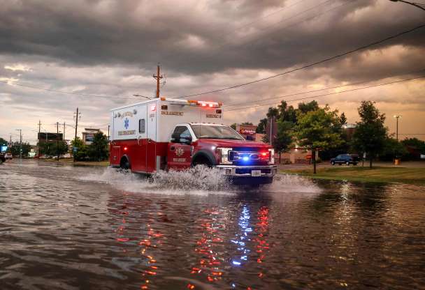 You are currently viewing 16,000 Iowans lose power in severe storms, flash flooding