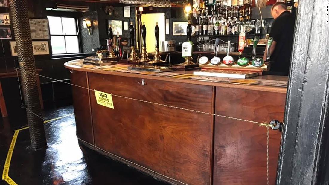 You are currently viewing In order to abide by social distancing rules, English pub owner installs electric fence in bar