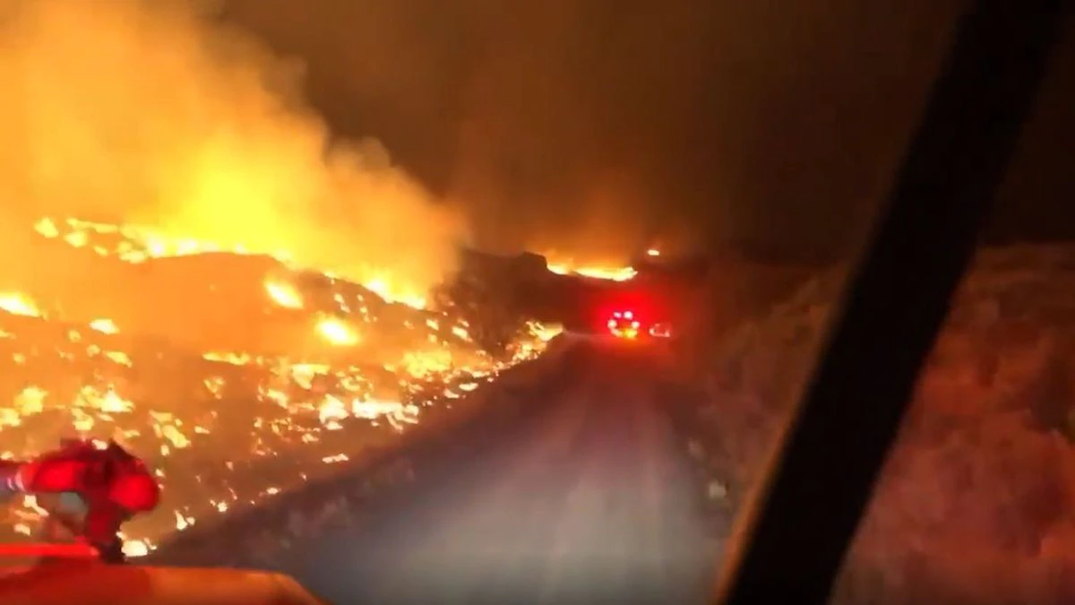 You are currently viewing Fire crews mobilized in Washington as wildfire spreads