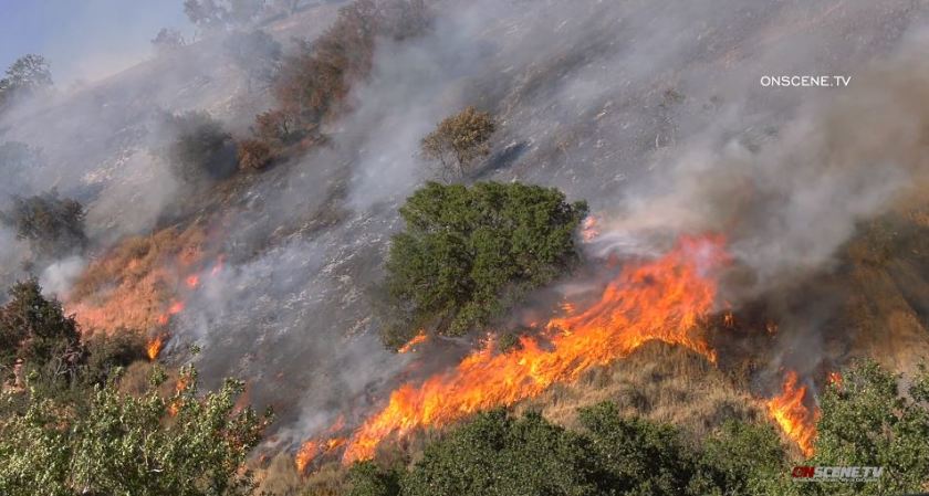You are currently viewing Gilroy fire destroys 2 homes, burns 5,400 acres