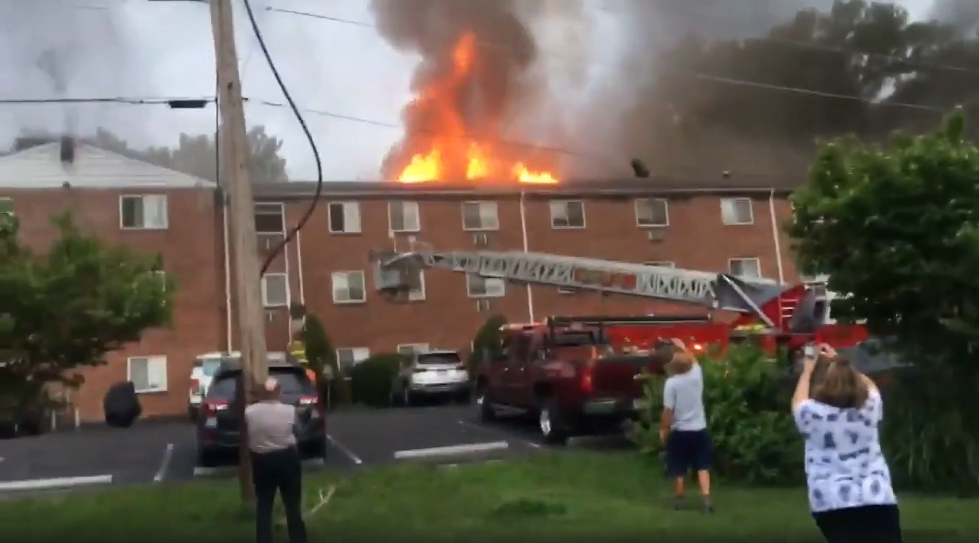 You are currently viewing Apartment  building goes up in flames in PA