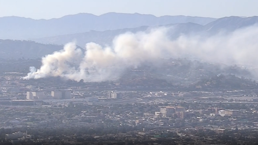 You are currently viewing Brush fire burns near Dodger Stadium