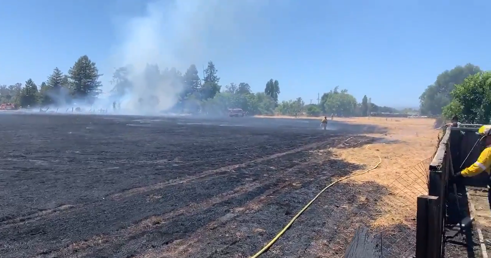 You are currently viewing Firefighters in Santa Rosa save homes from brush fire