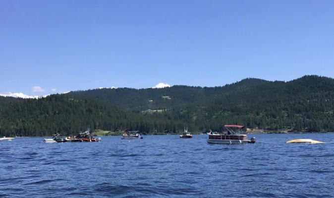 You are currently viewing Two planes collide over Idaho lake; 8 dead