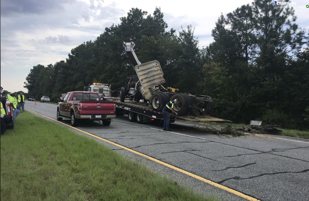 You are currently viewing Train hits log truck on highway; 4 victims sent to the hospital from fire