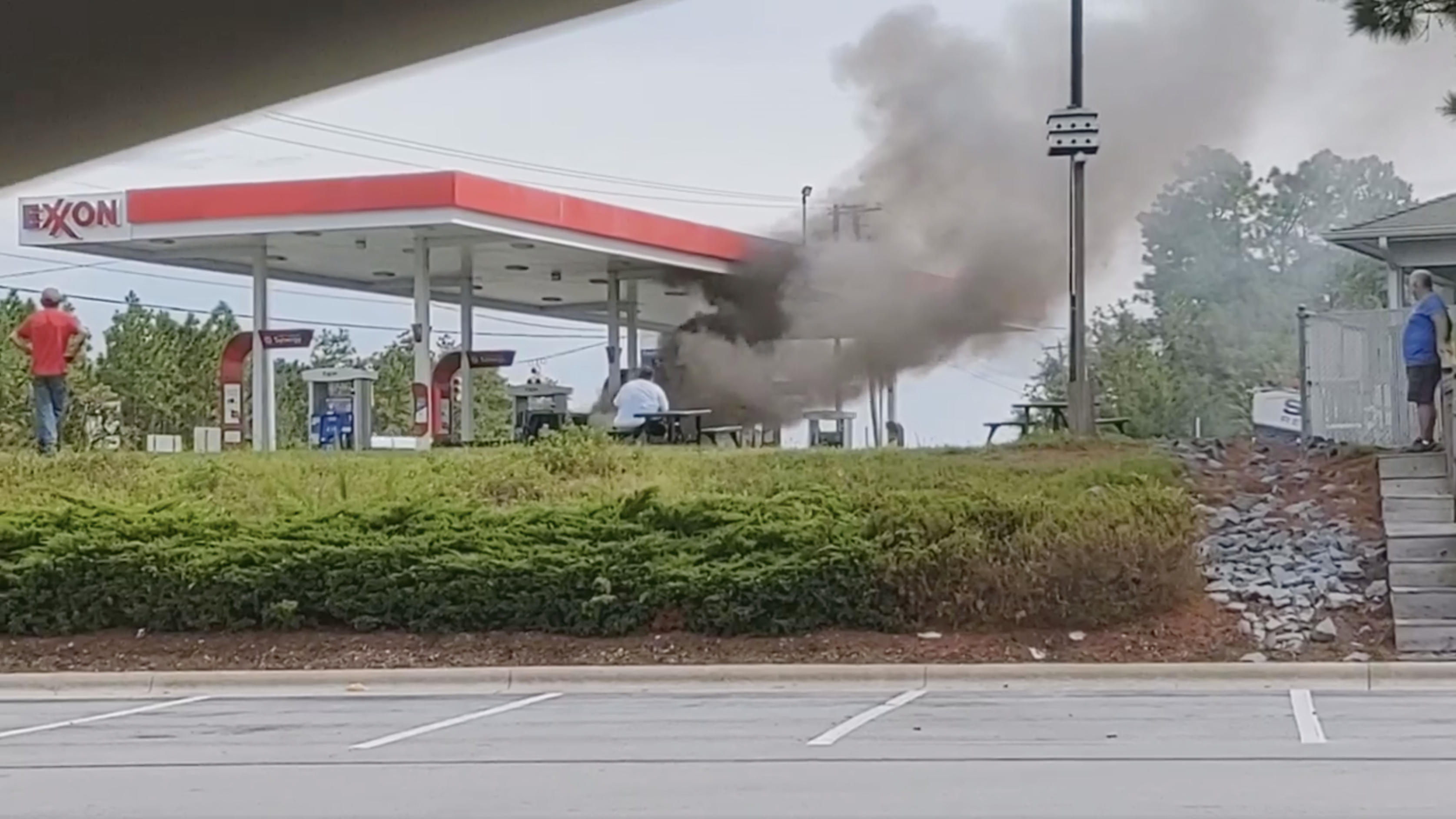 You are currently viewing First responders respond to gas station fire in Surf City