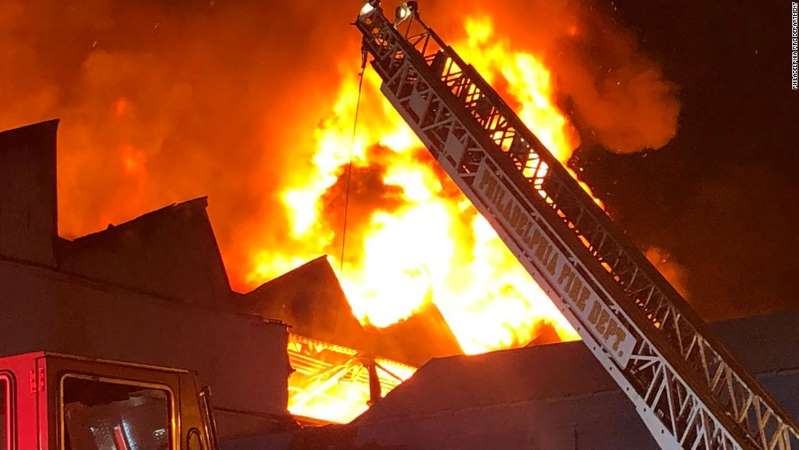 You are currently viewing Hundreds of Philly firefighters responded to six alarm warehouse blaze