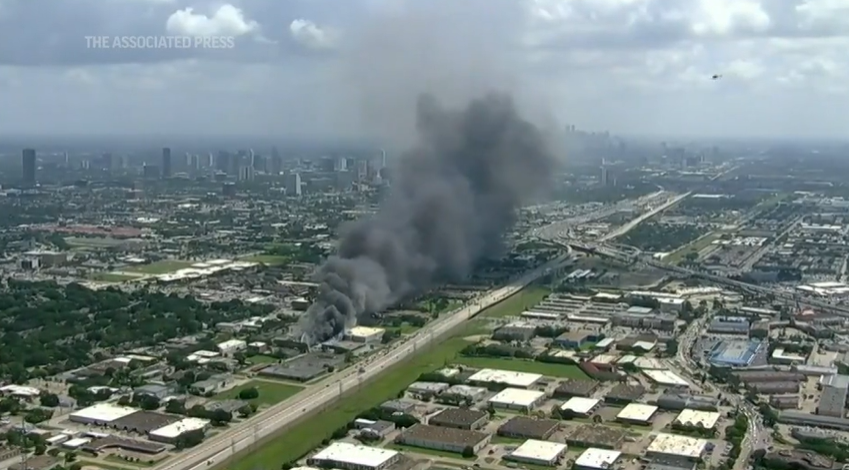 You are currently viewing Houston firefighters fighting warehouse fire