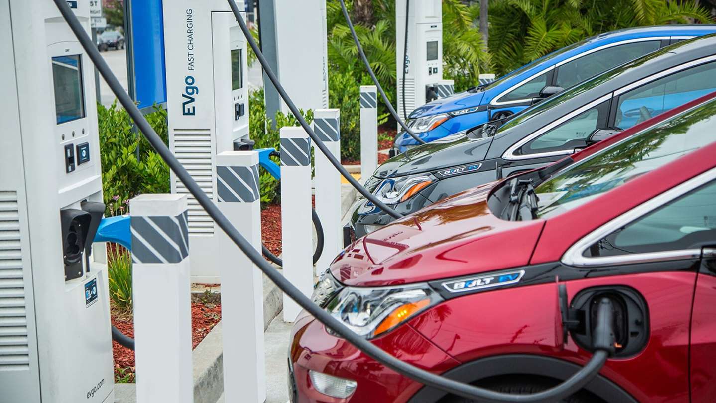 You are currently viewing GM and EVGo to triple national charging stations