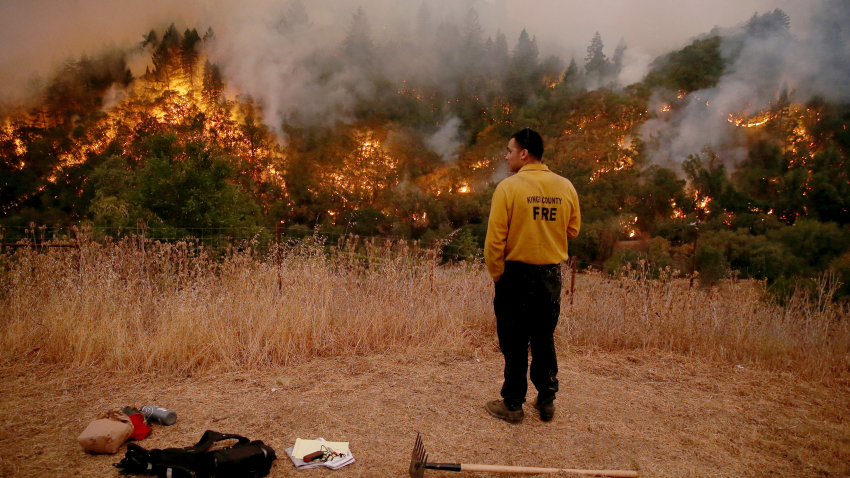 You are currently viewing Federal firefighters continue battling CA flames amid pandemic