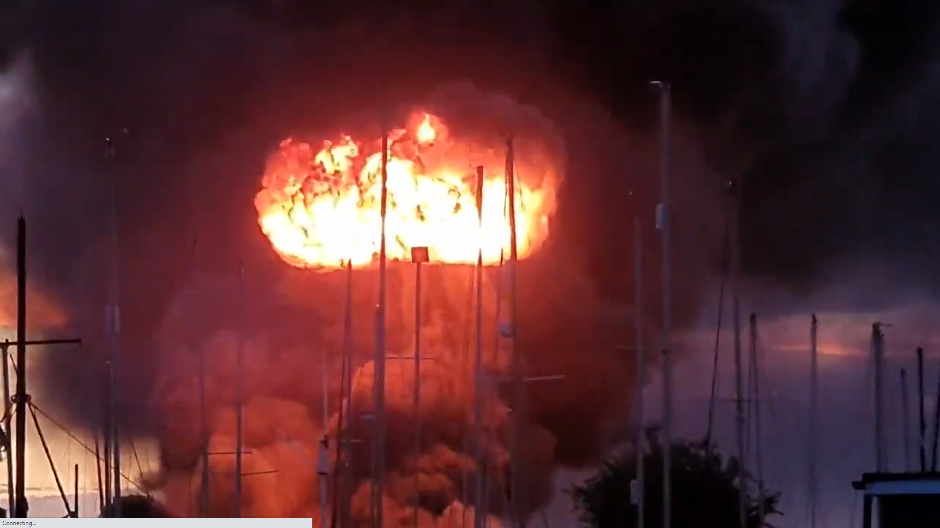 You are currently viewing Crews battle major fire in Rochester after explosion