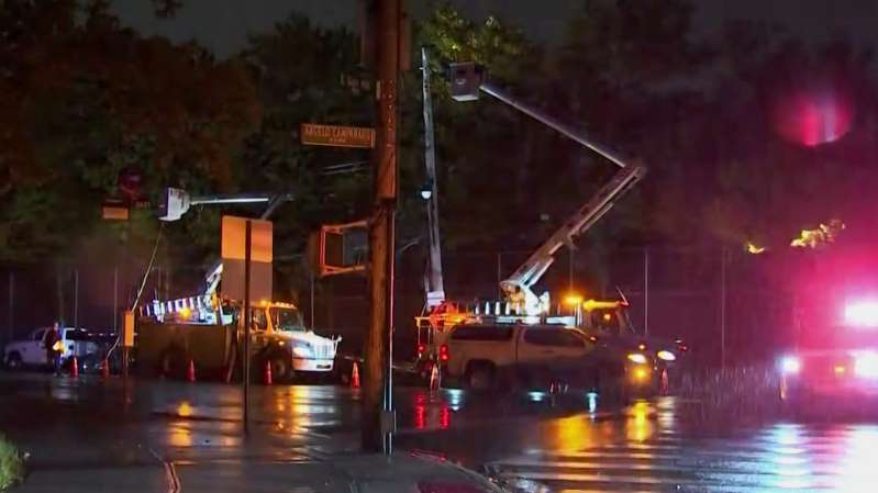 You are currently viewing Transformer fire knocks out power to thousands in the Bronx