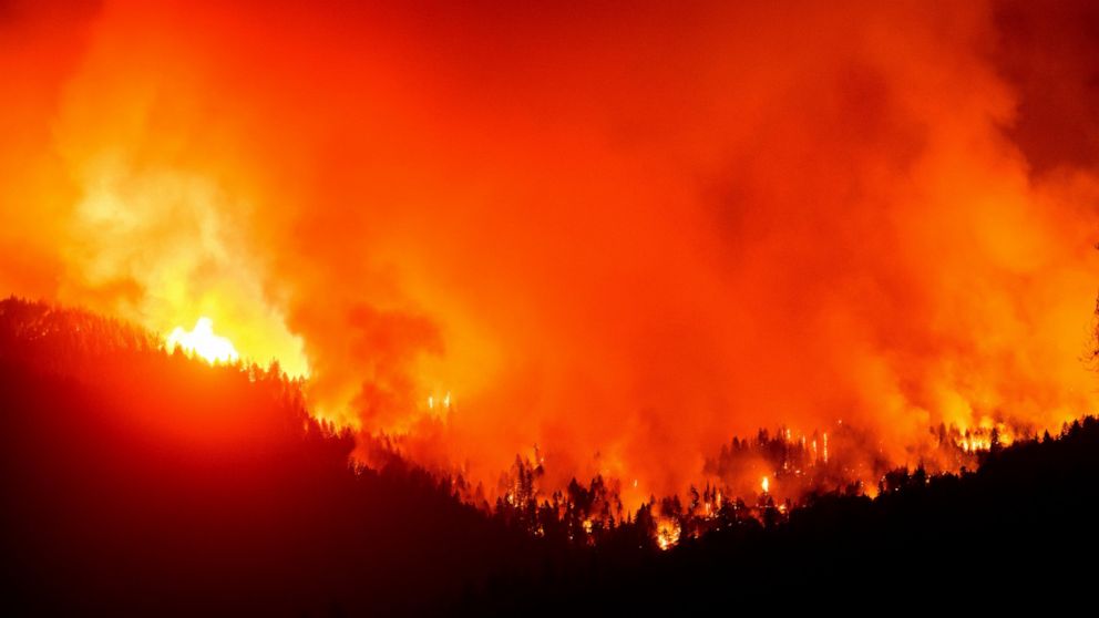 You are currently viewing New Los Angeles wildfire threatening homes