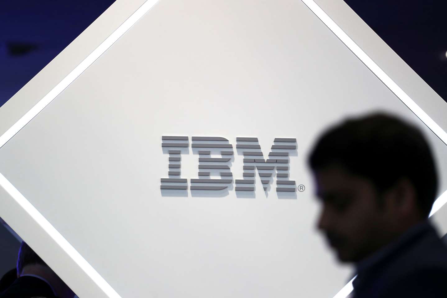 You are currently viewing IBM to split up, focus on cloud infrastructure