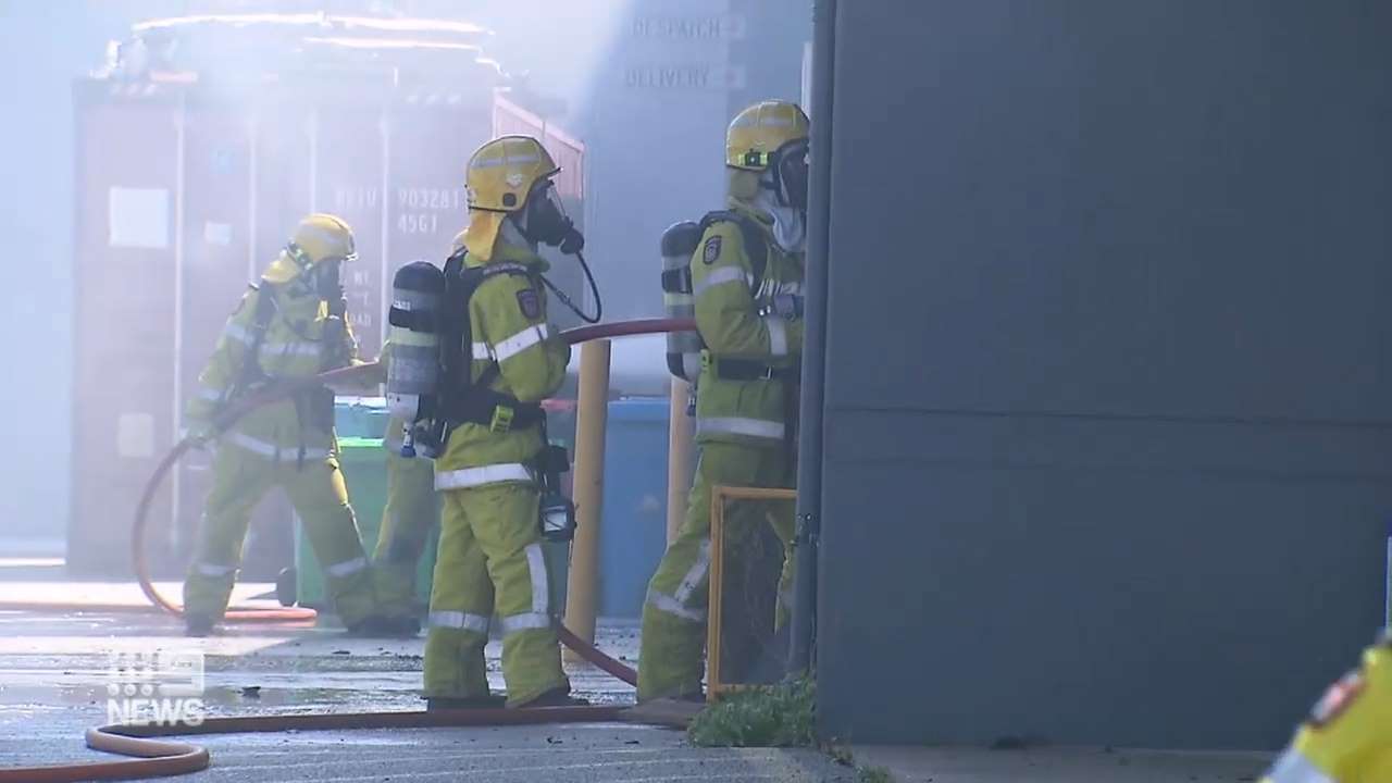 You are currently viewing Australian firefighters fight factory blast while seven cars pile up in crash