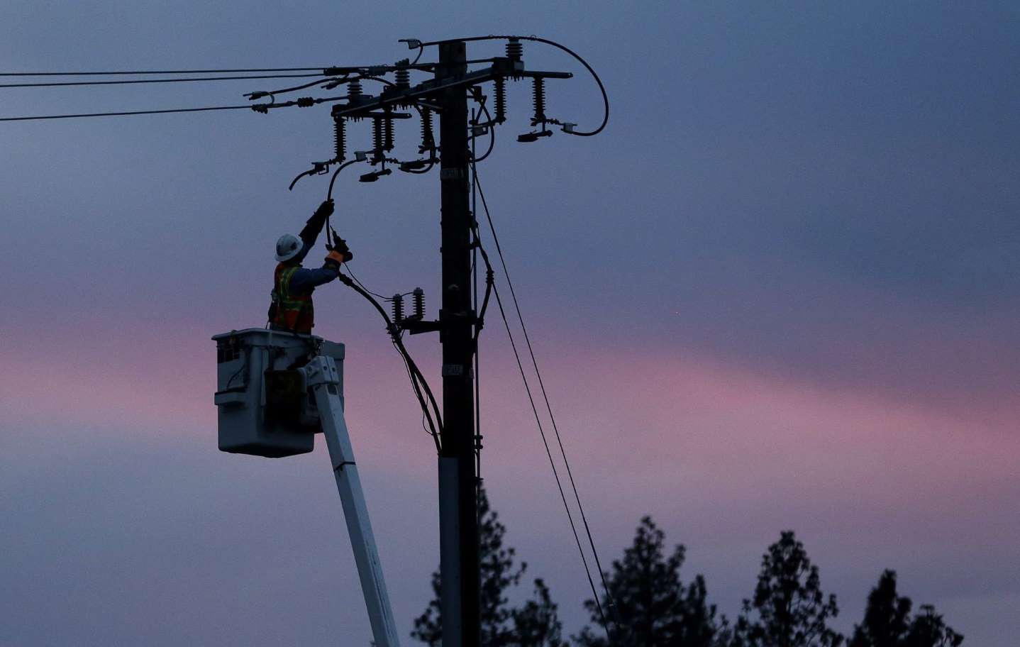 You are currently viewing Microgrids able to keep power on through storms, wildfires