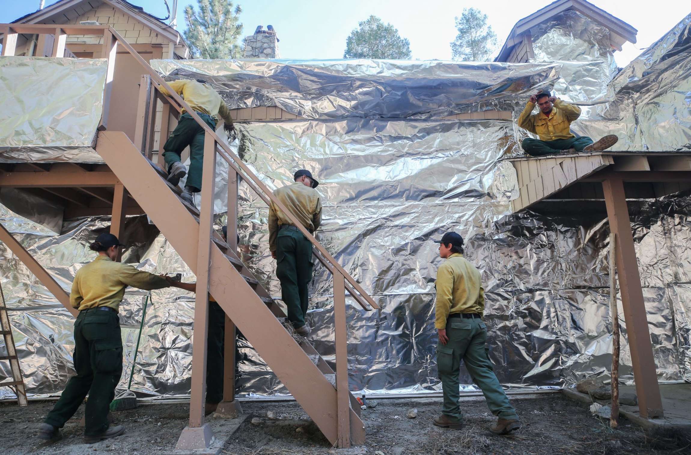 You are currently viewing Special ‘tin foil’ shield new defense tech for firefighters in California